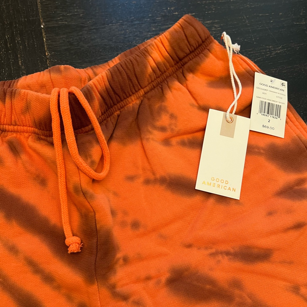 Good American Women’s Sweat Shorts - Picture 2 of 7